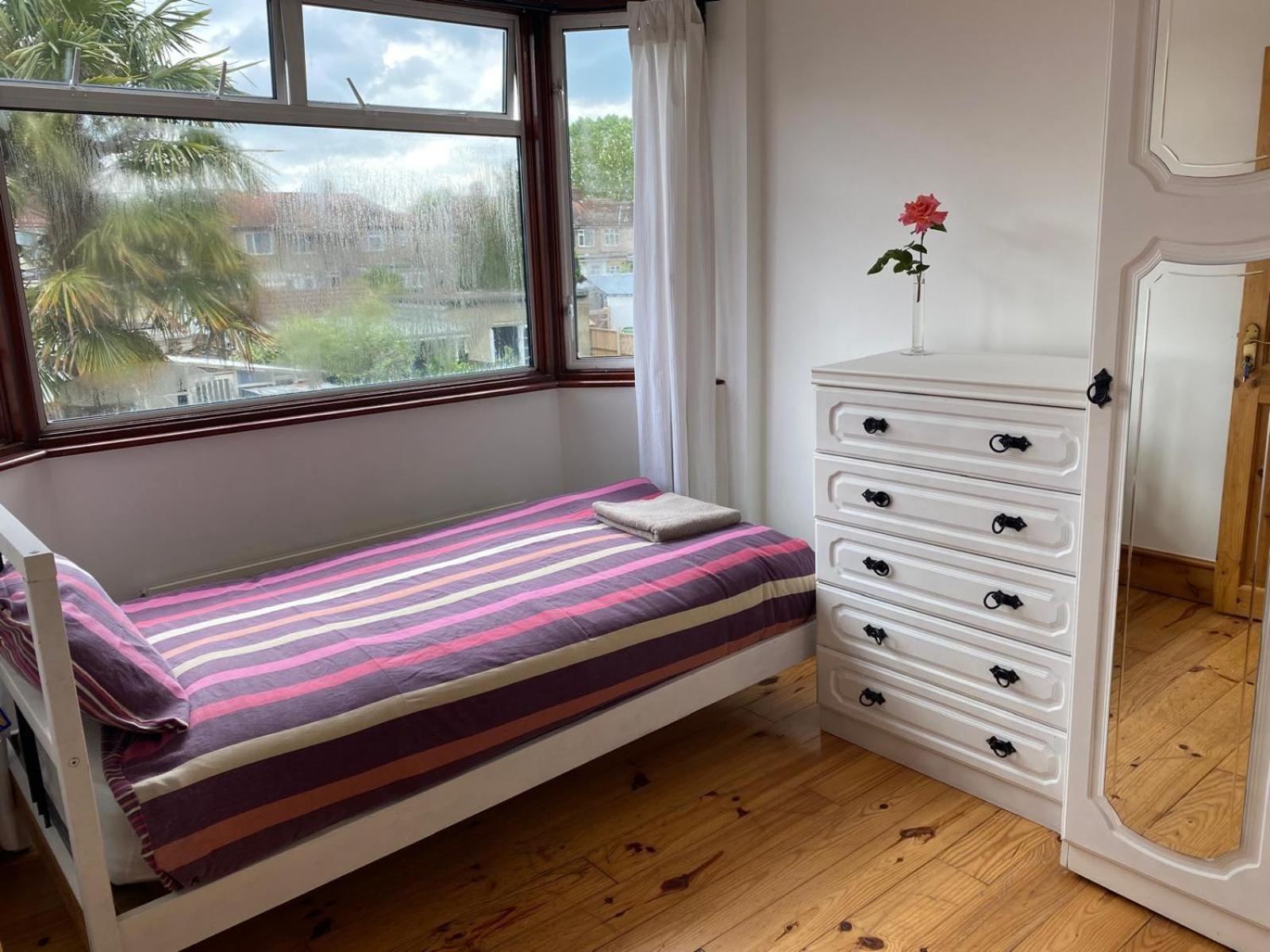 Lovely Rooms In West London Northolt  Exterior photo